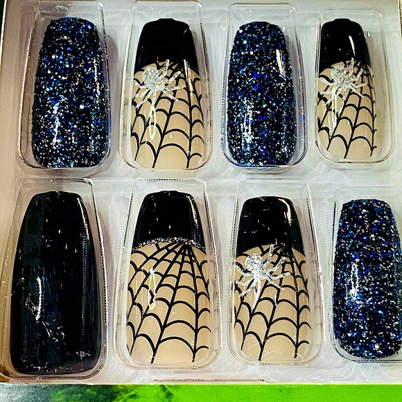 🎃 🕷Kiss Special Edition GLOW IN THE DARK Acrylic Nails + B&BW pocket bac! 🕸🎃 - Picture 5 of 10